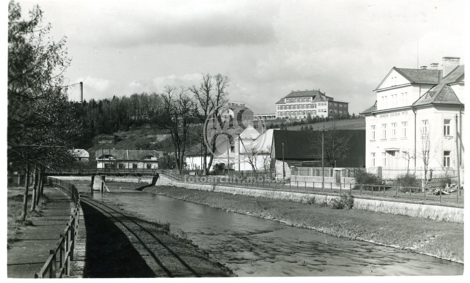 Fotografie - Nábřeží Divoké Orlice, vpravo Okresní sociální péče