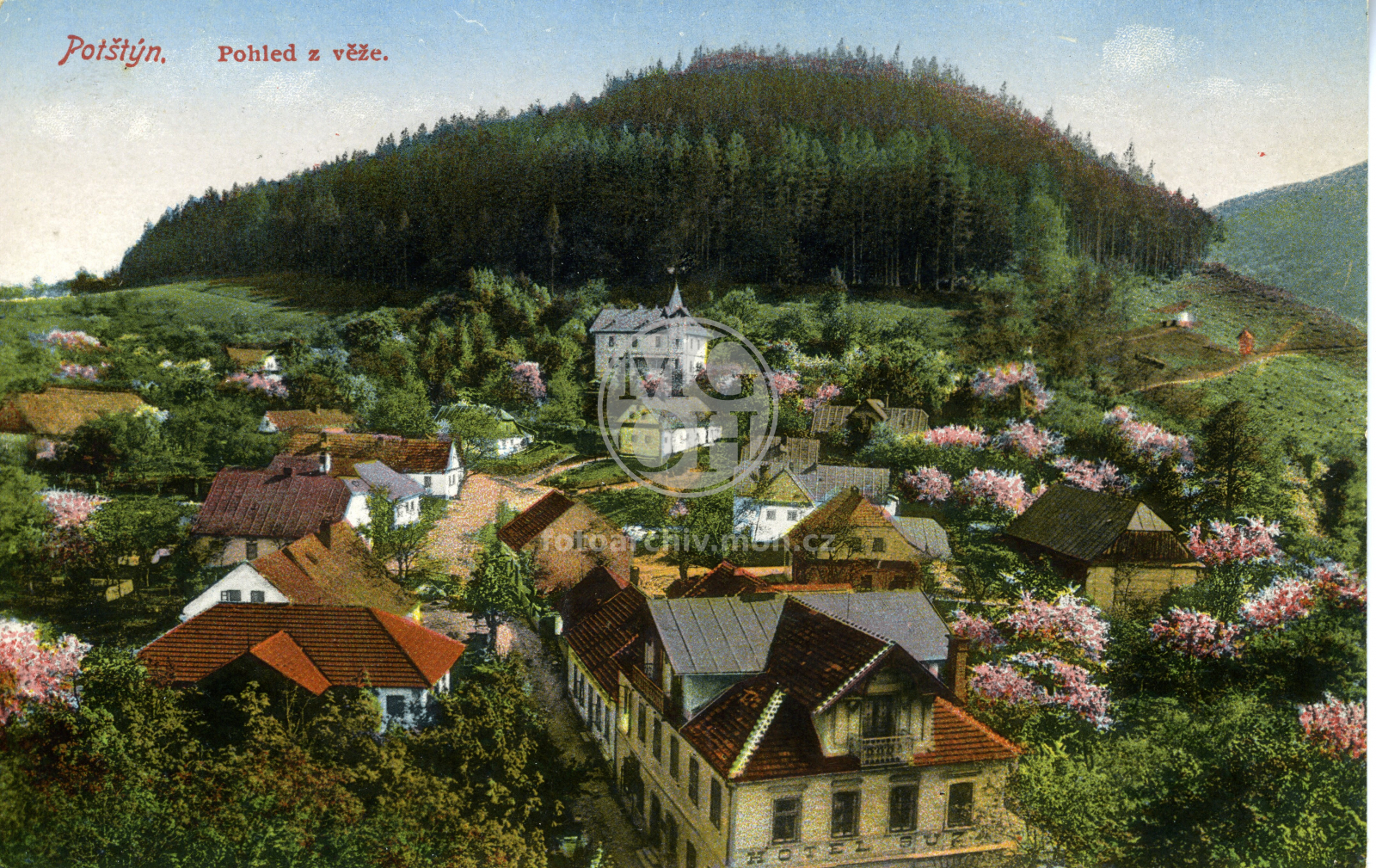 Fotografie - Pohled na městečko z věže