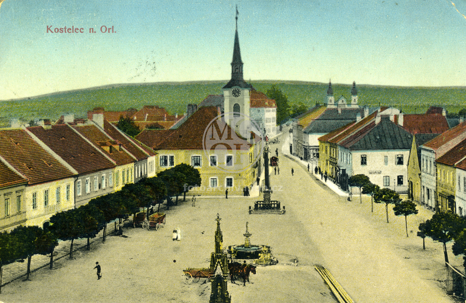 Fotografie - Náměstí - pohled směrem na starou radnici a starý zámek