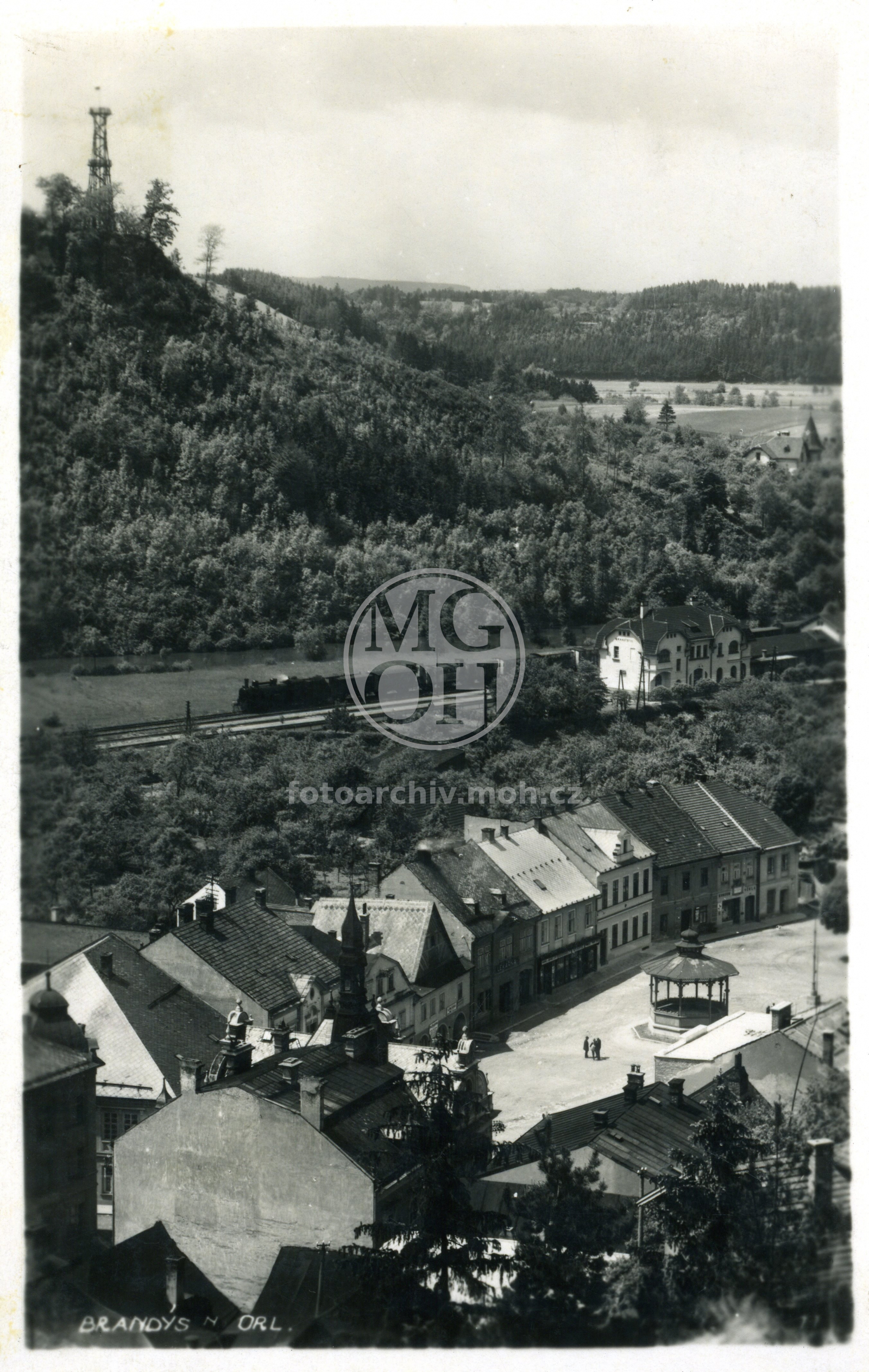 Fotografie - Pohled na čás náměst, nádraží a vyhlídkovou věž nad městem