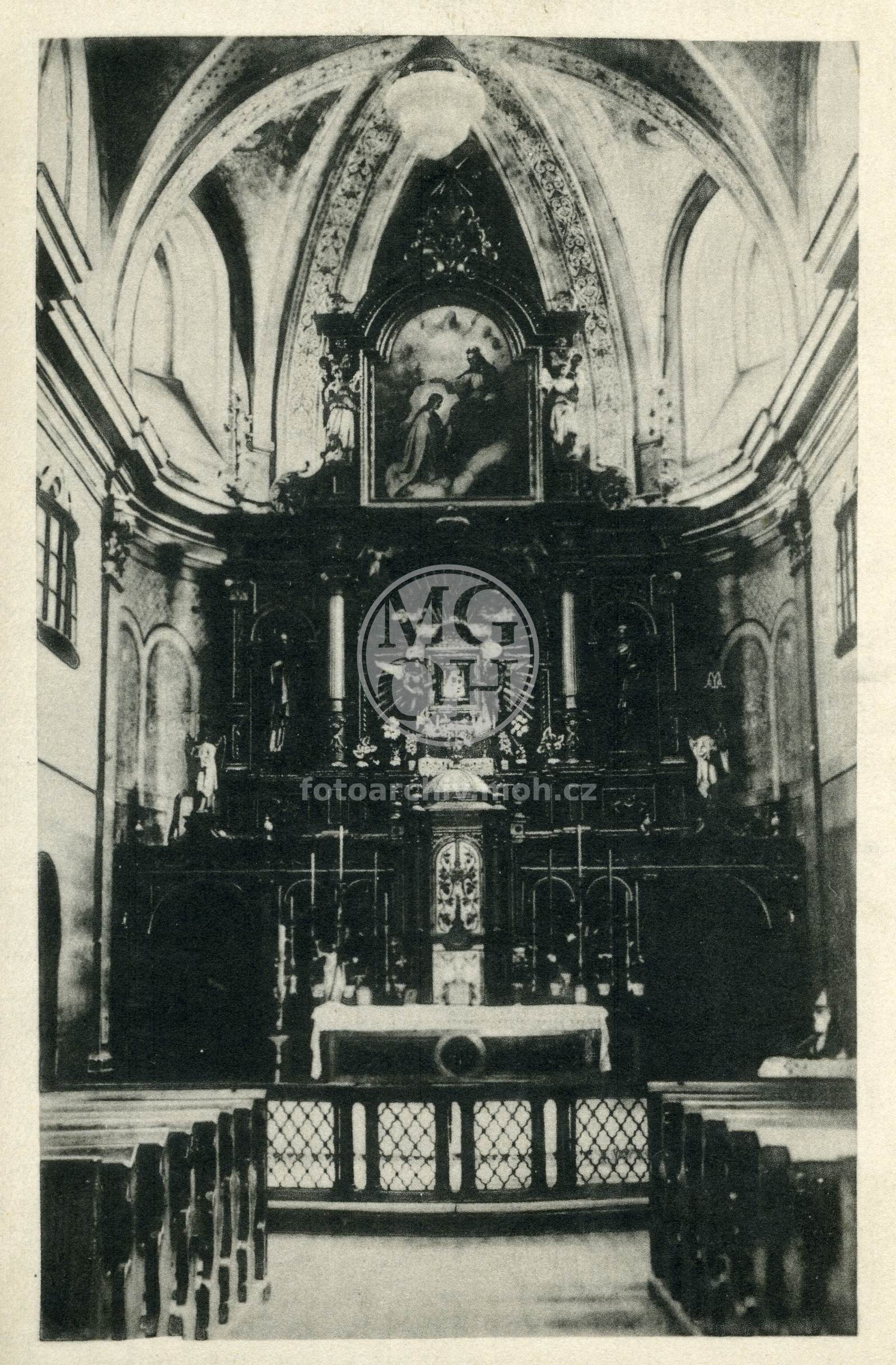 Fotografie - Hlavní oltář v chrámu Panny Marie na Hoře Matky Boží