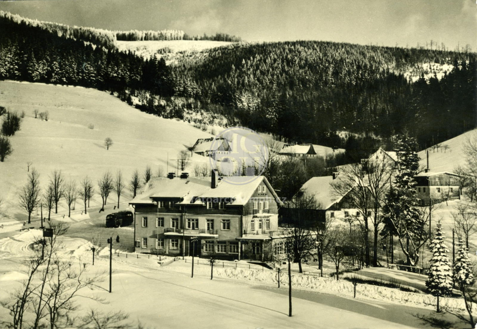 Fotografie - Zimní pohled na hotel Orlici v Zákoutí