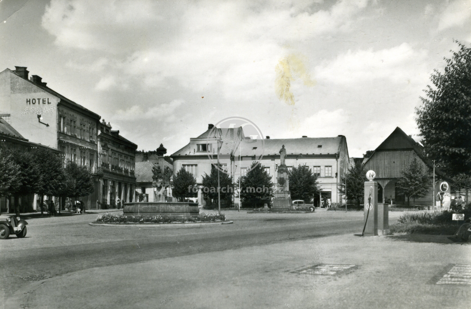 Fotografie - Východní část Husova náměstí