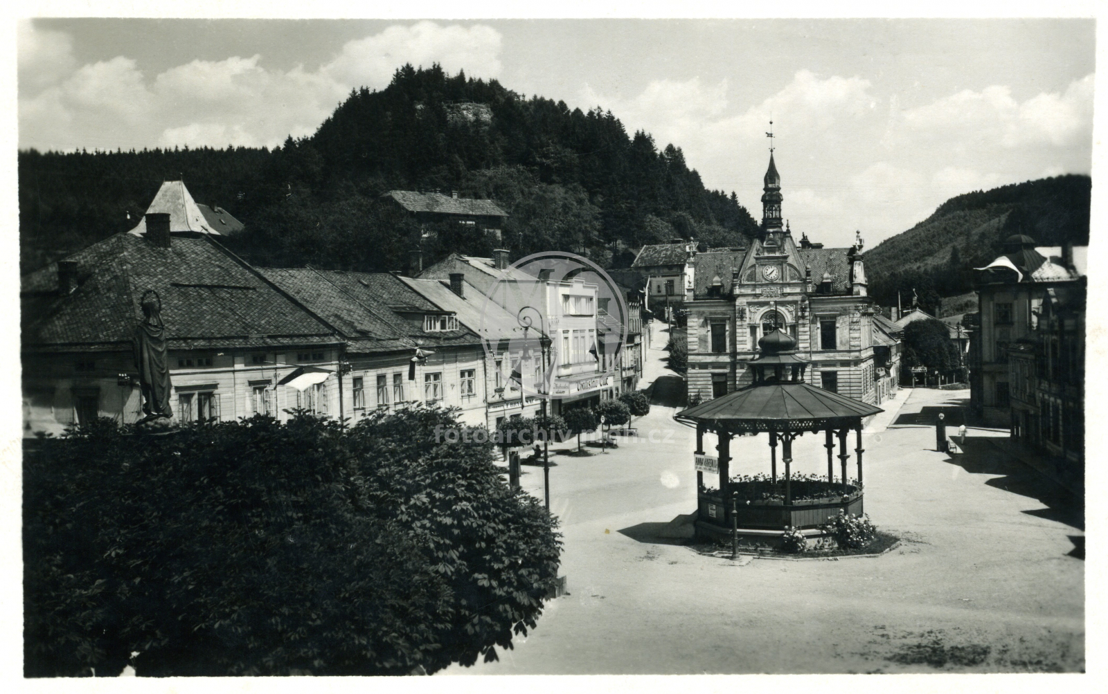 Fotografie - Náměstí [Komenského] s radnicí