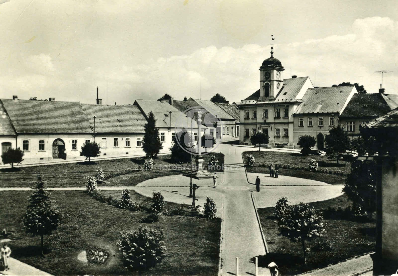 Fotografie - Severní část Gottwaldova [Masarykova] náměstí s radnicí