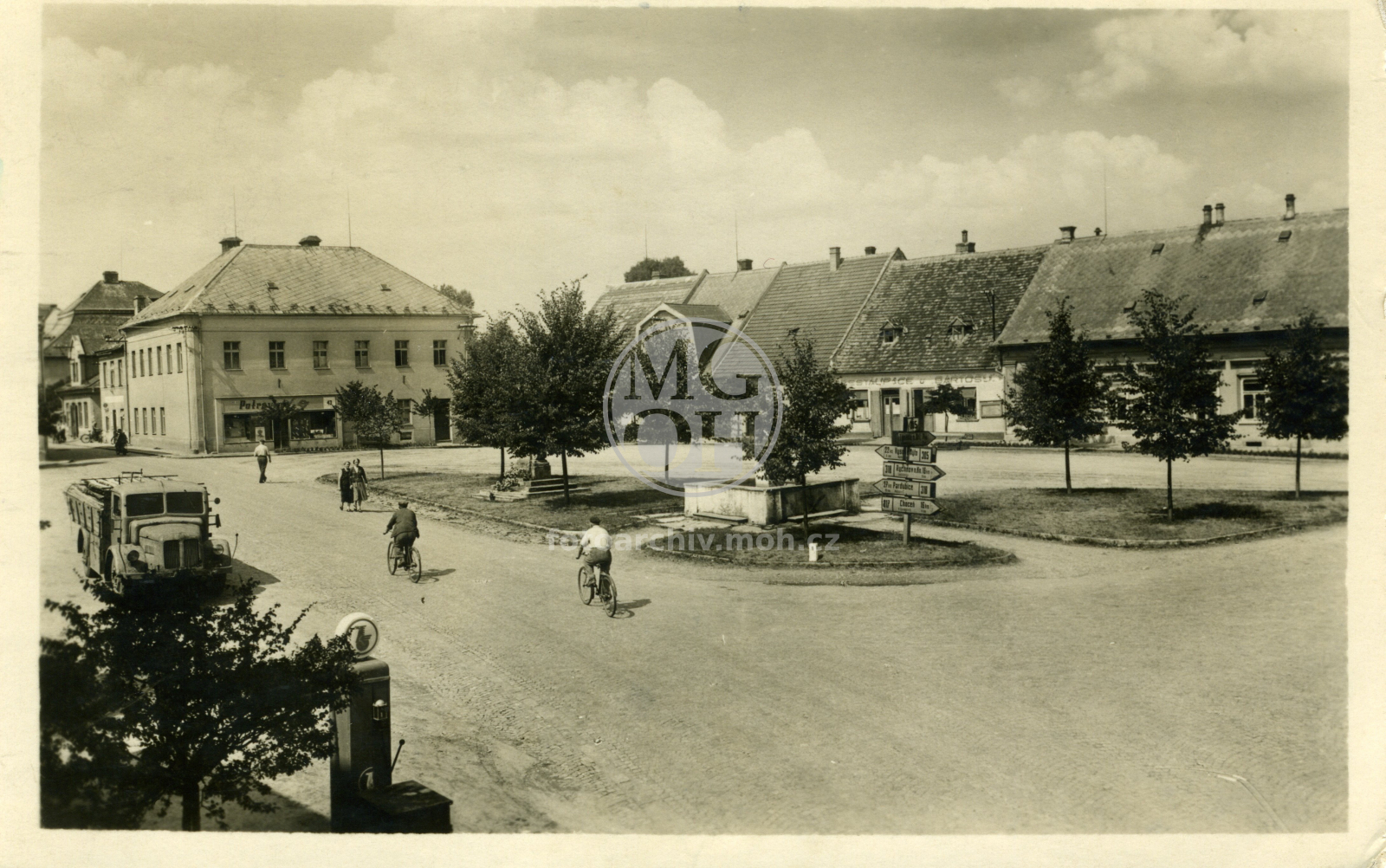 Fotografie - Západní část náměstí