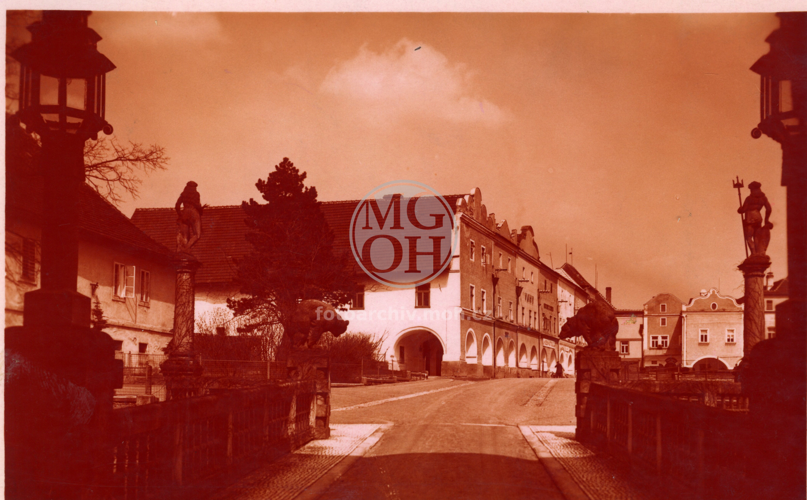 Fotografie - Pohled na náměstí od zámku