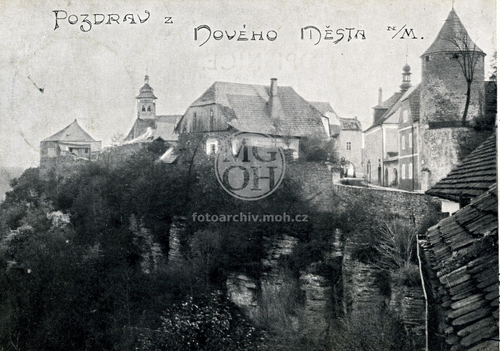 Fotografie - Vstup na náměstí od severu (ulice U Zázvorky), vpravo Zázvorka