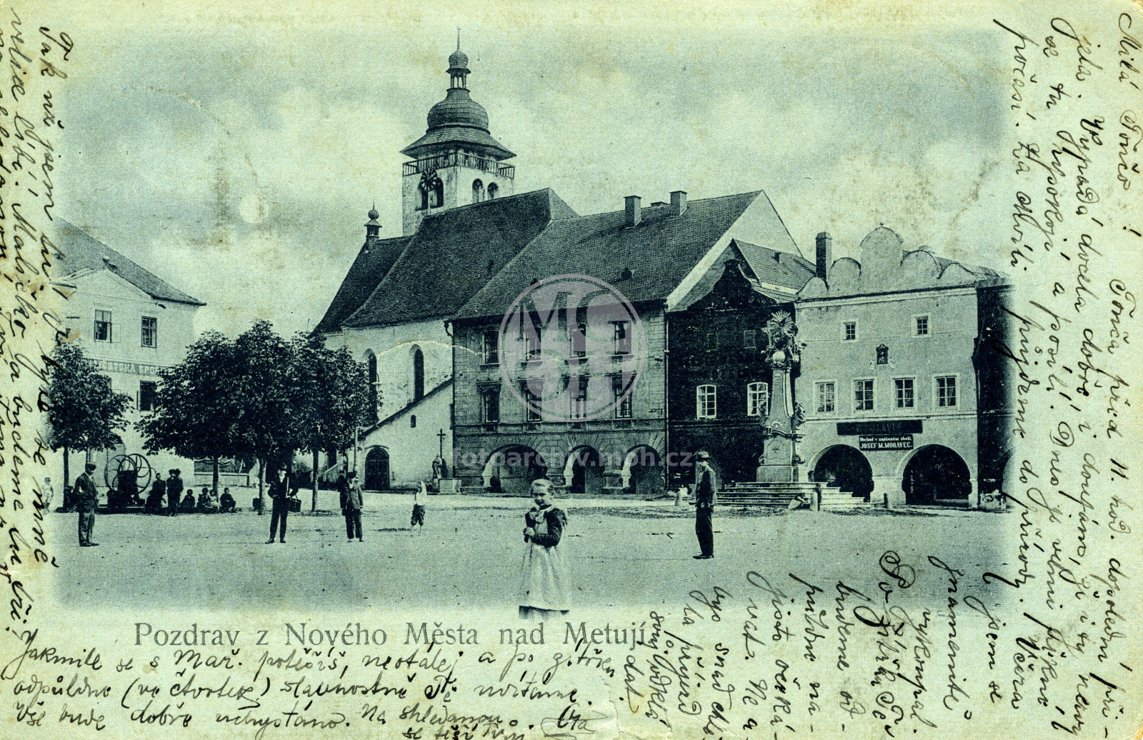 Fotografie - Náměstí - pohled na kostel Nejsvětější Trojice