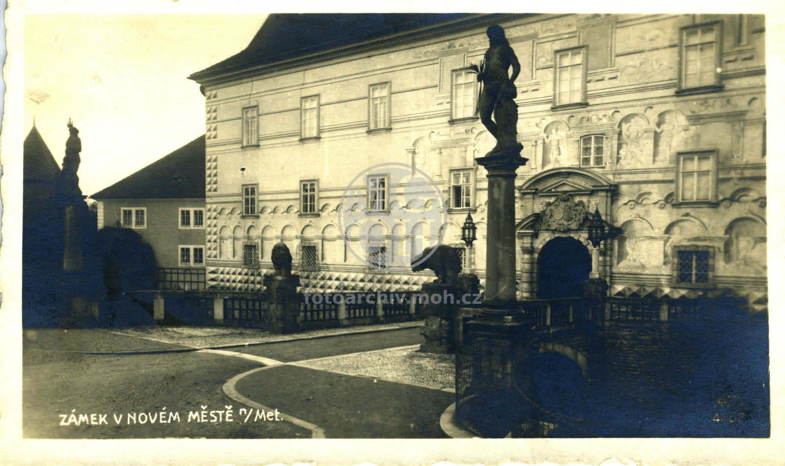 Fotografie - Pohled na vstupní část zámku