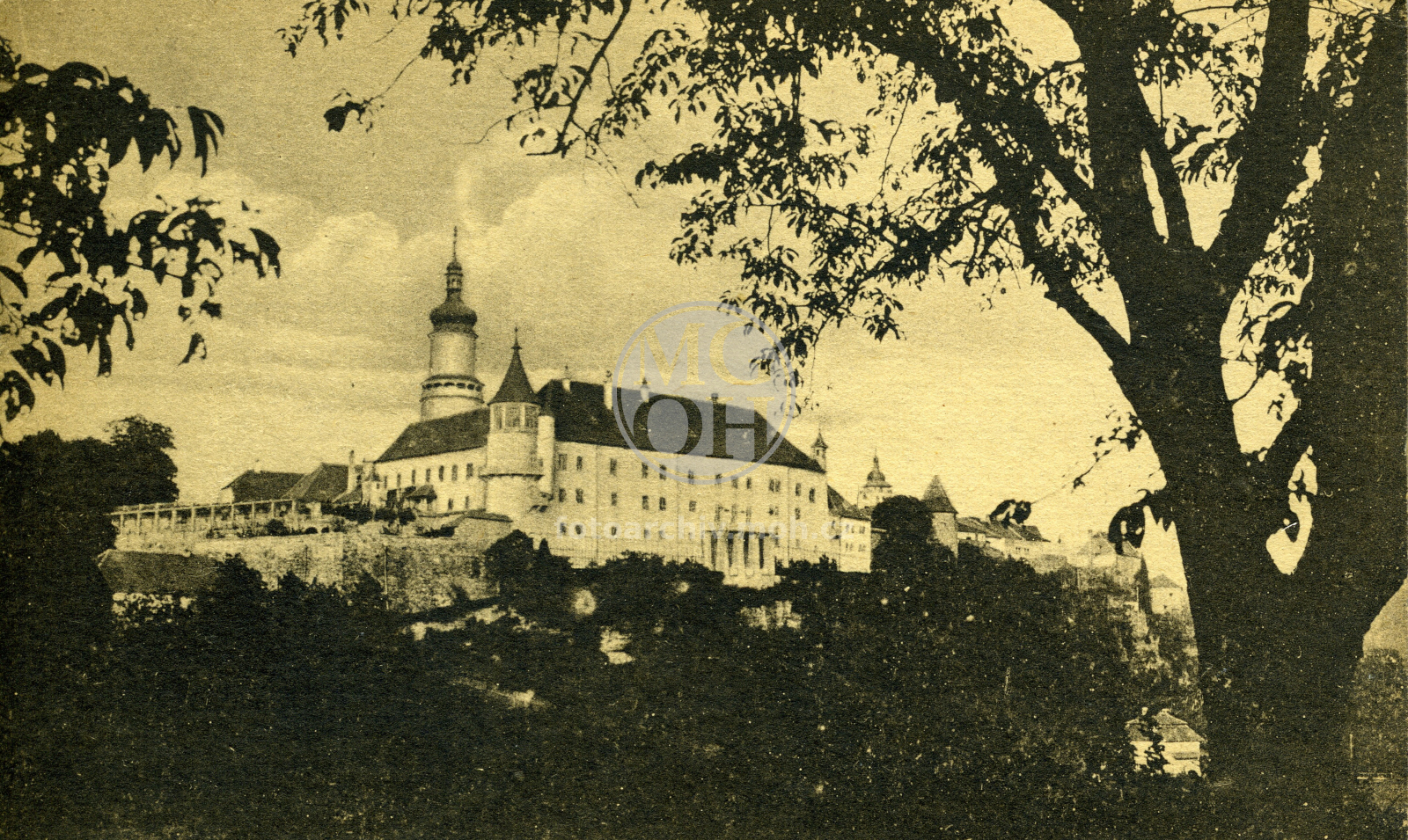 Fotografie - Pohled na zámek od západu