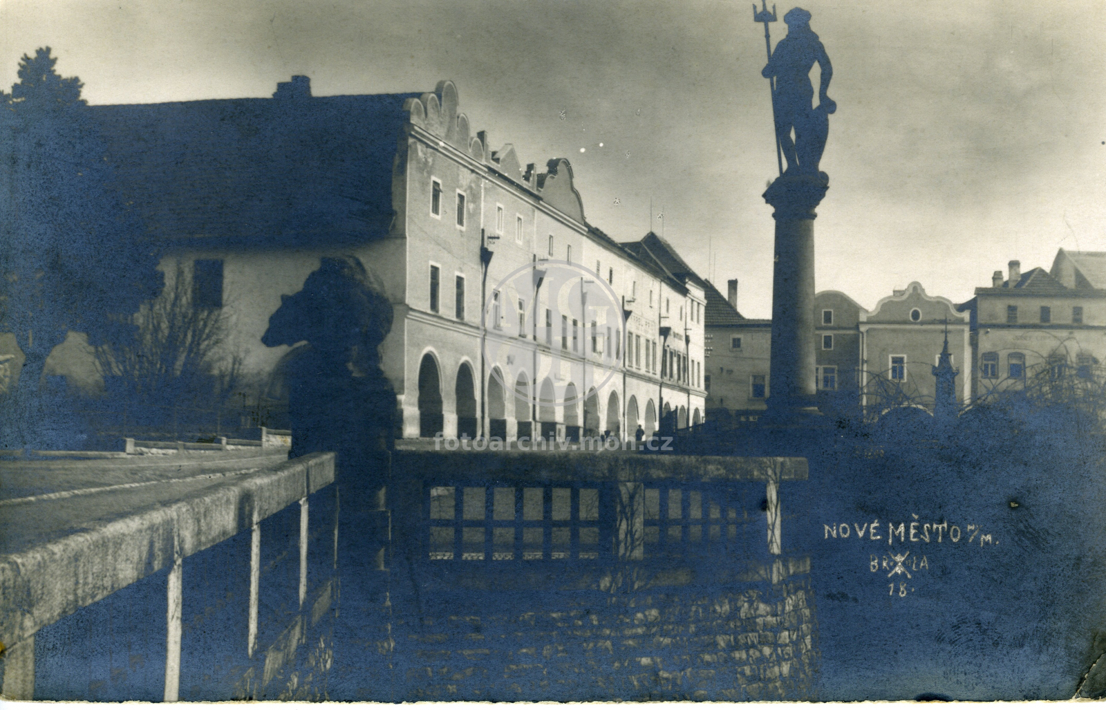 Fotografie - Pohled na náměstí od zámku