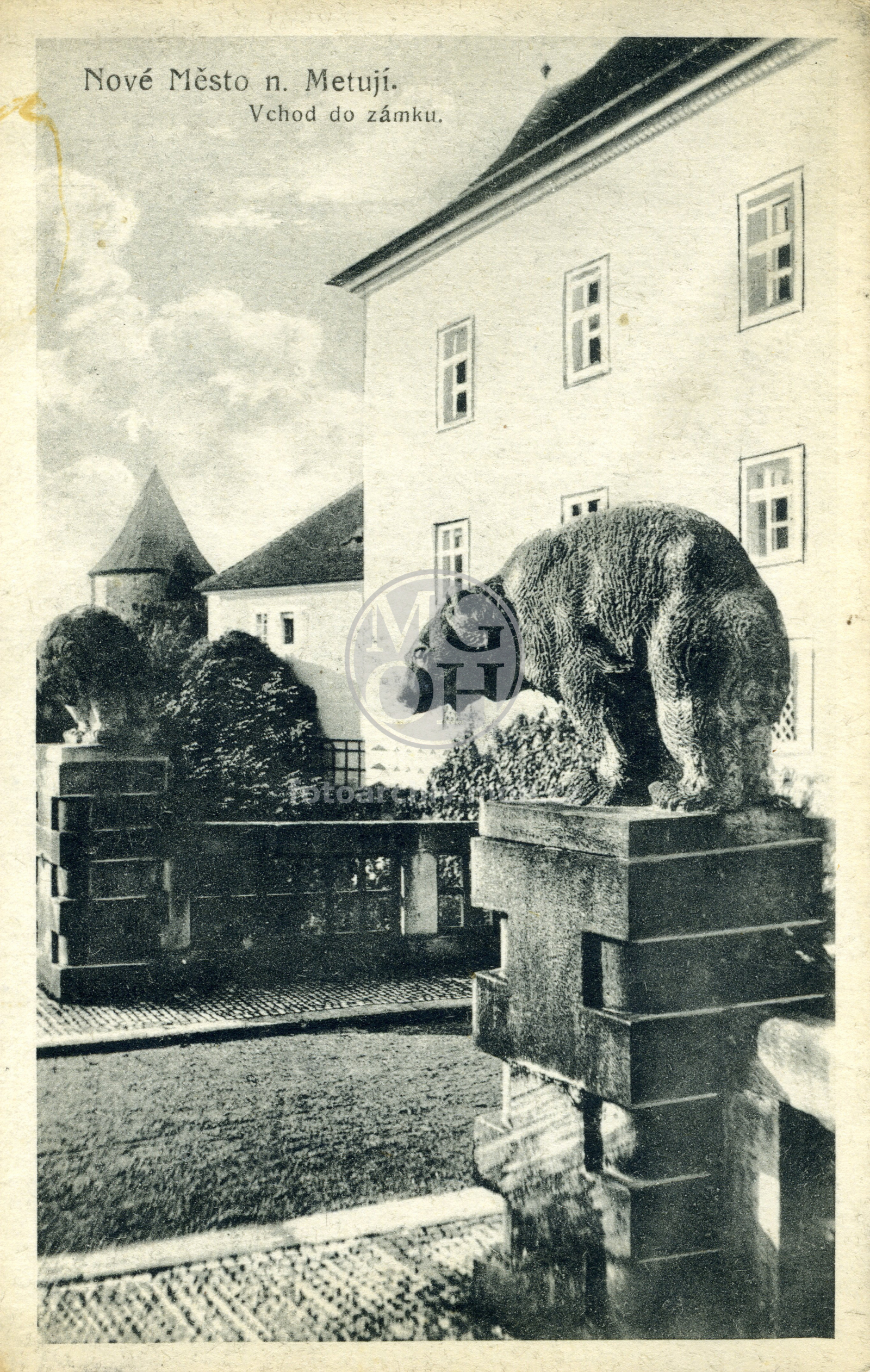 Fotografie - Vchod do zámku