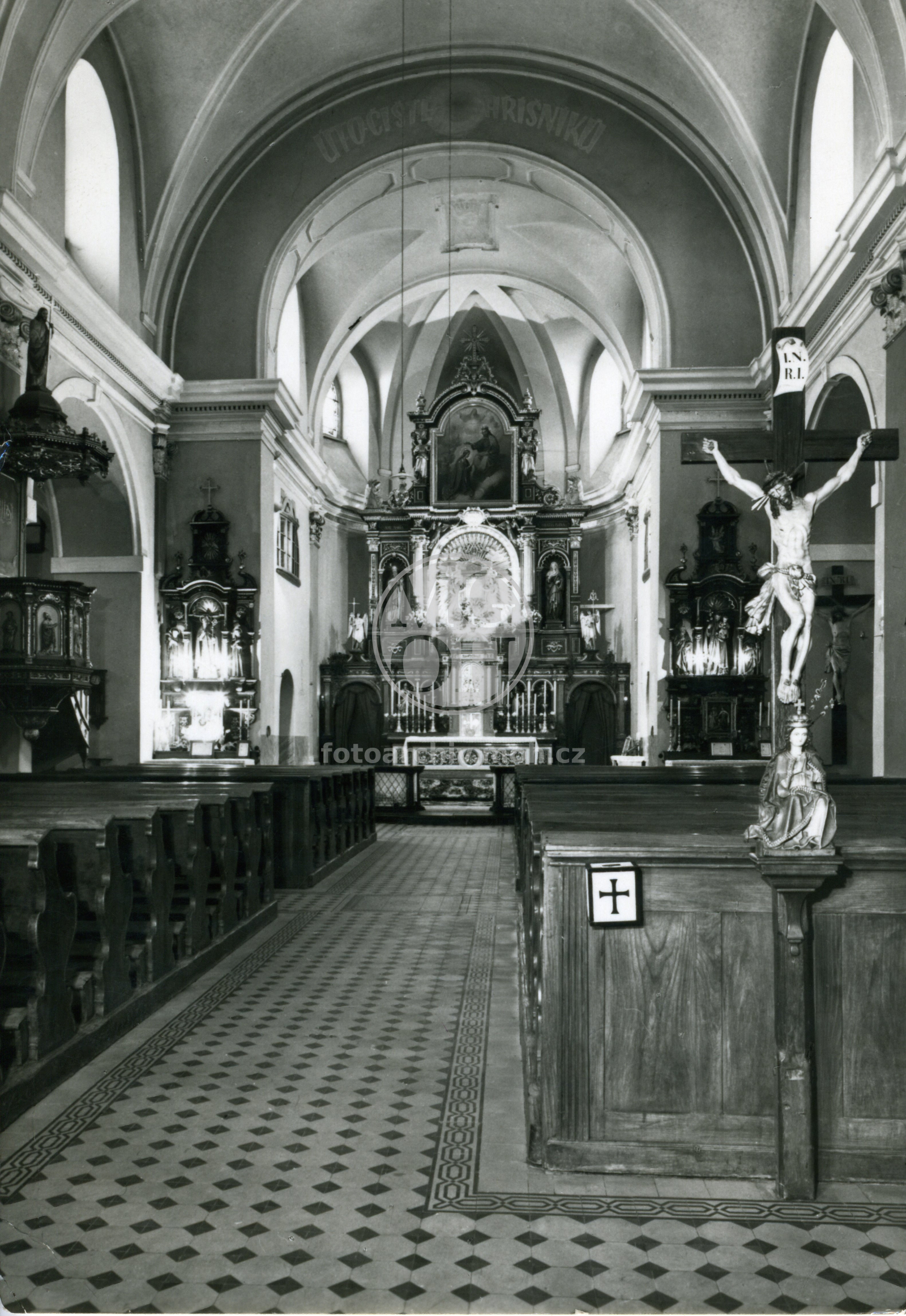 Fotografie - Hora Matky Boží, klášter (interiér chrámu Nanebevzetí Panny Marie)
