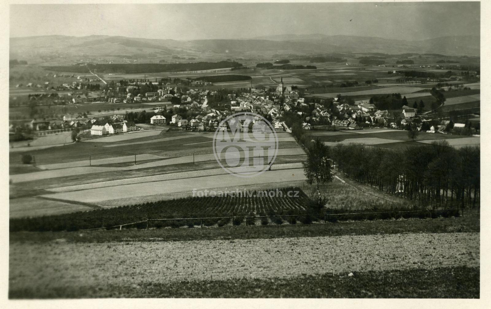 Fotografie - Pohled na město (pravděpodobně z Hory Matky Boží)