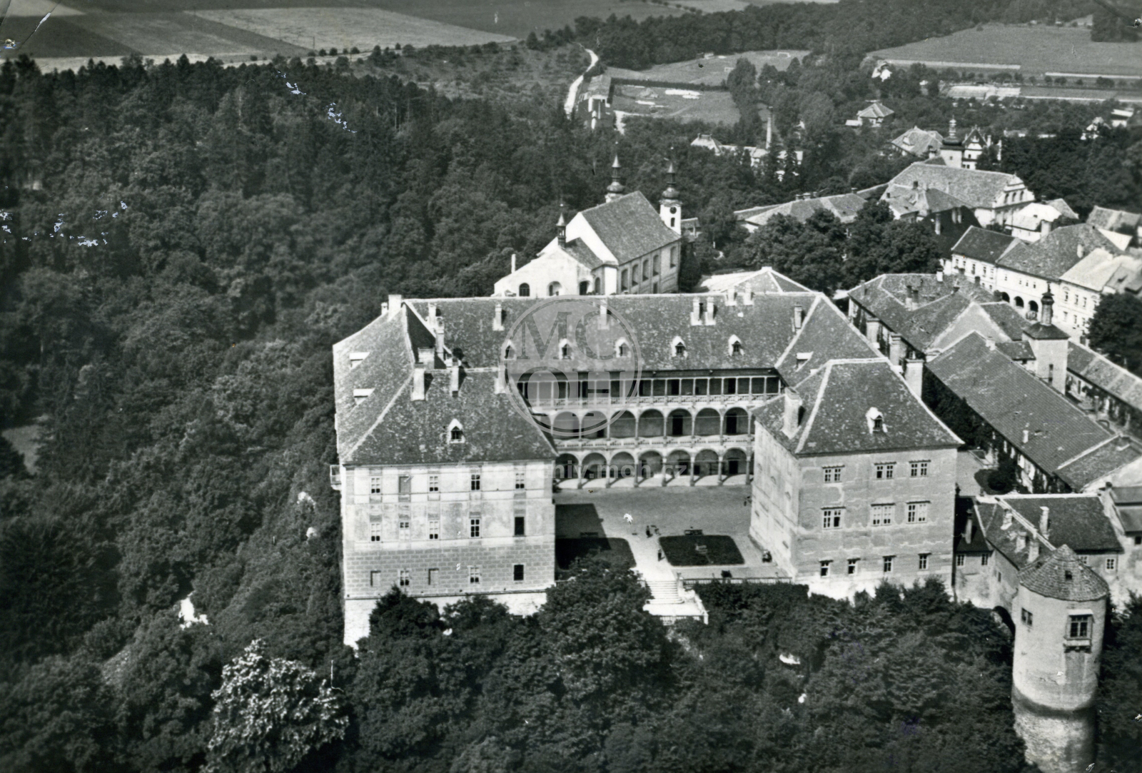 Fotografie - Zámek - letecký pohled