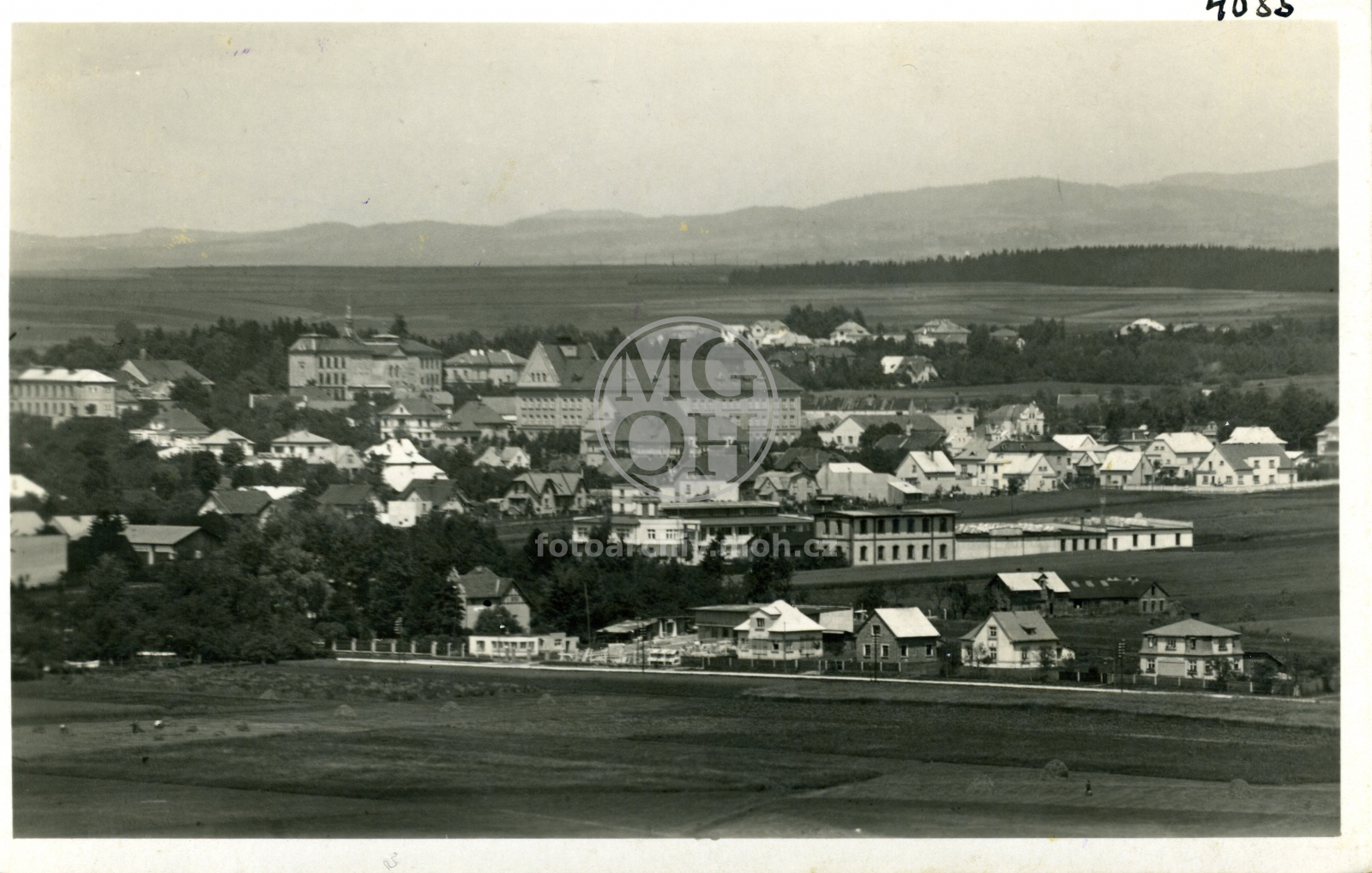 Fotografie - Pohled na město (uprostřed gymnázium, vlevo od něho dívčí škola (Komenského), vpředu Štemberkova ulice, FAB