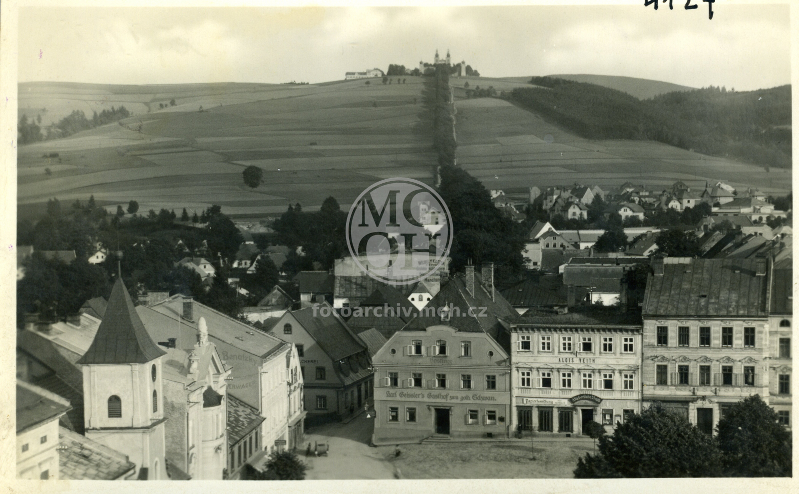 Fotografie - Pohled ke klášteru