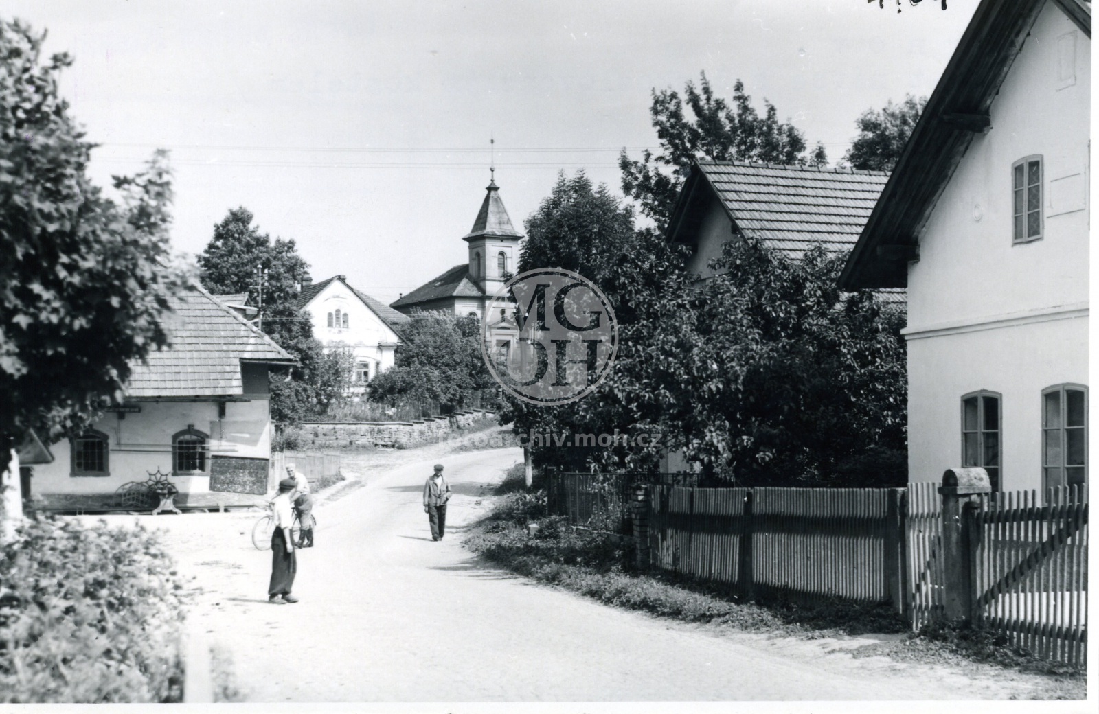 Fotografie - Českobratrským  kostelem