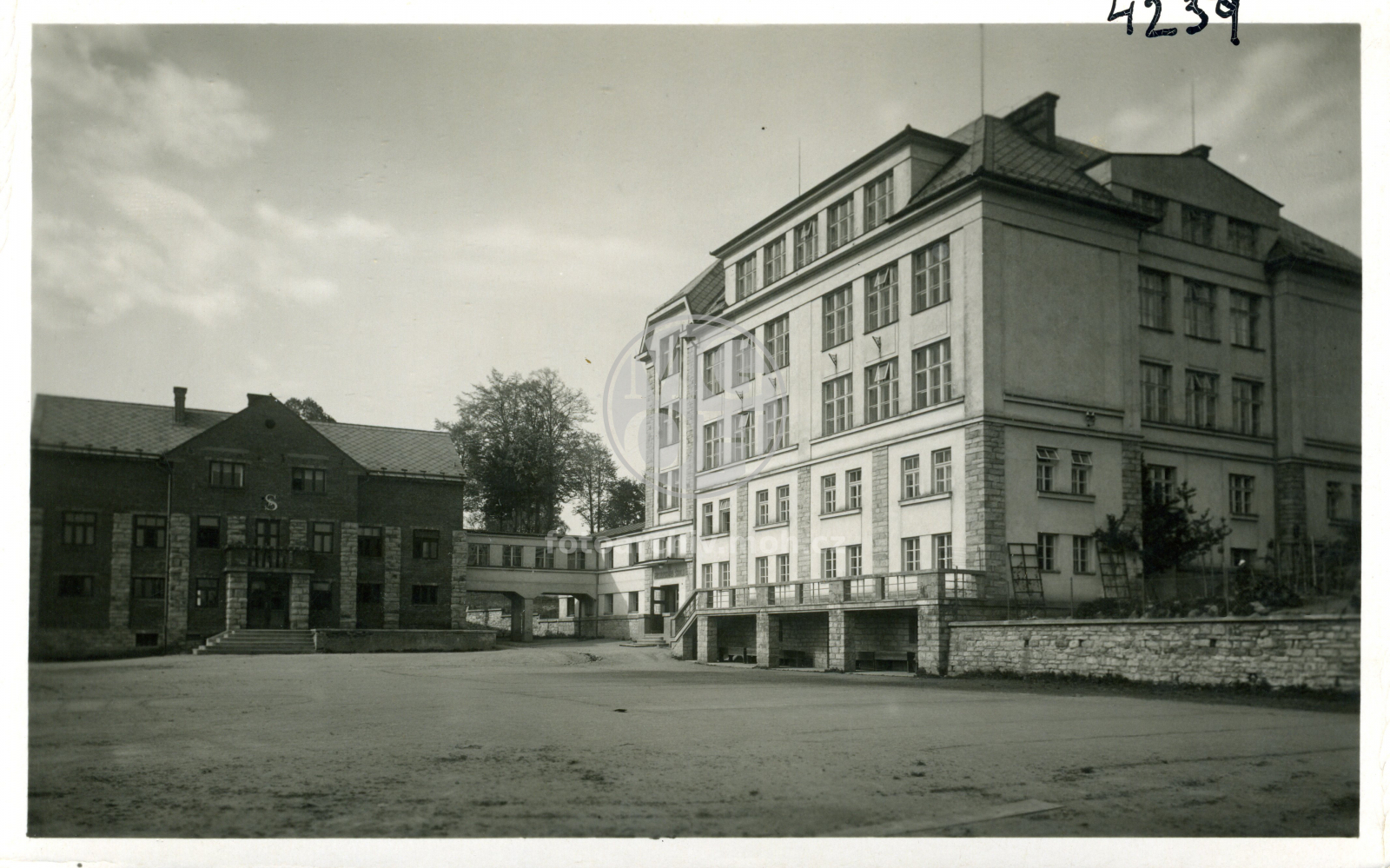 Fotografie - Škola a sokolovna