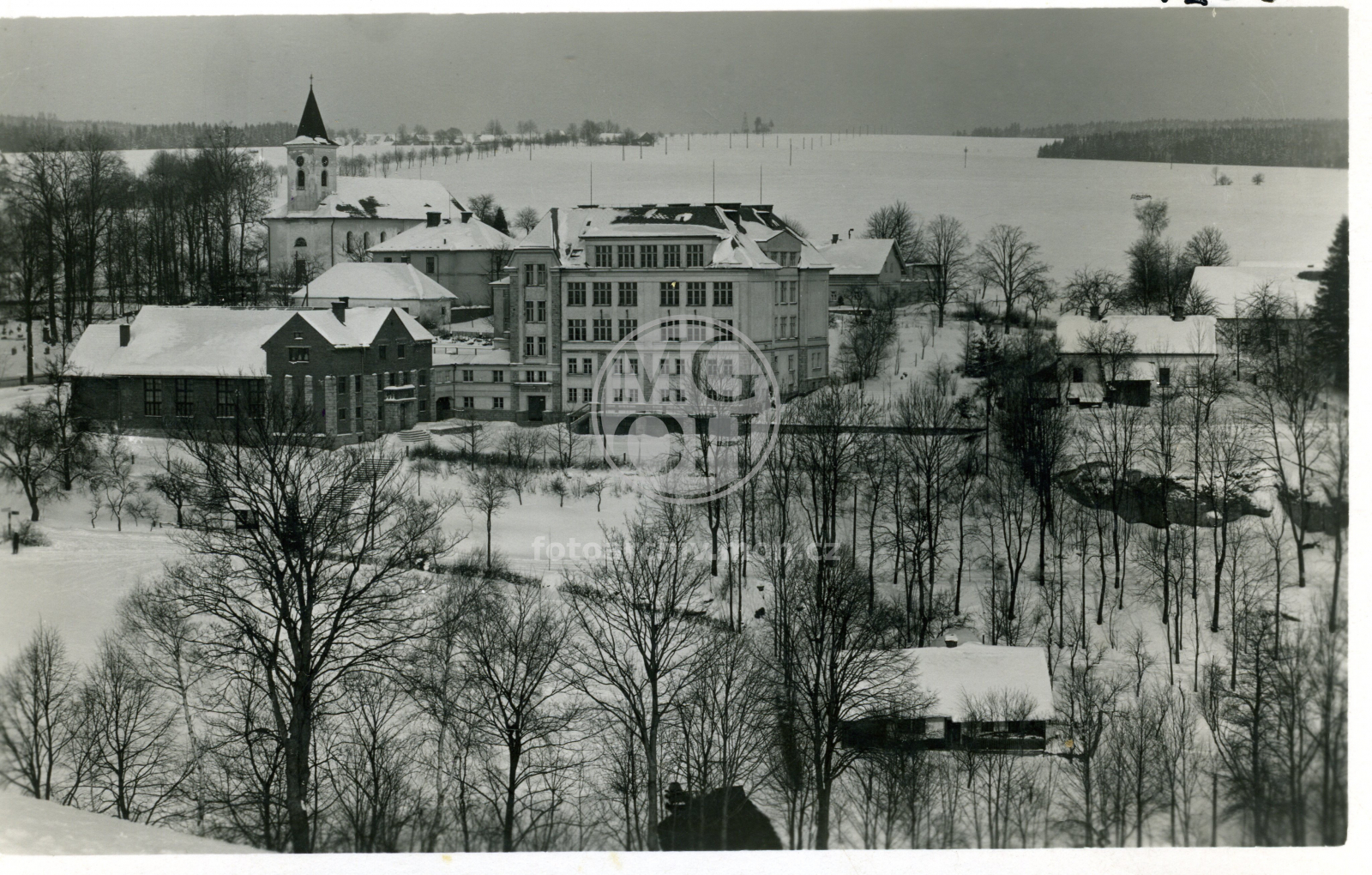 Fotografie - Zimní nálada. Škola, sokolovna, kostel