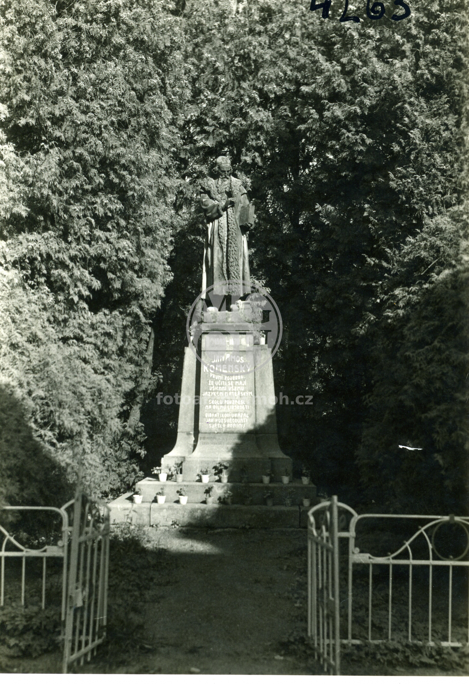 Fotografie - Pomník J.A.Komenského