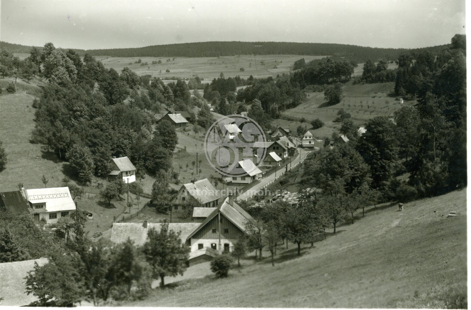Fotografie - Pohled ke kostelu