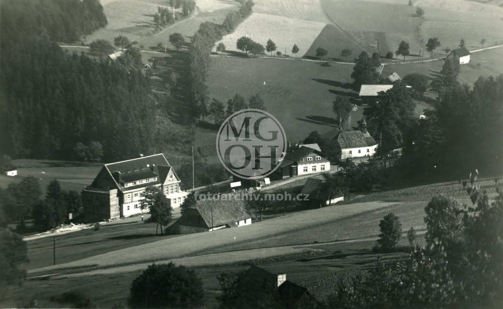 Fotografie - Panorama a Jiráskův dům a kaple