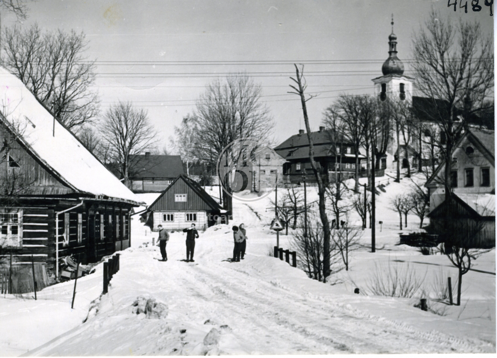 Fotografie - Náves v zimě