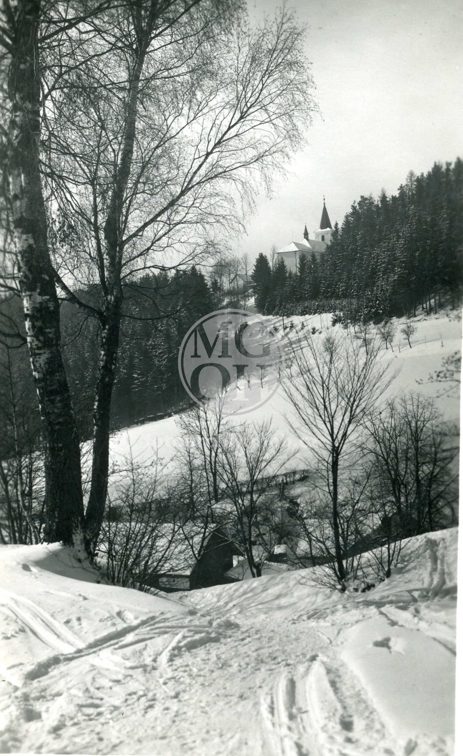 Fotografie - Pohled ke kostelu