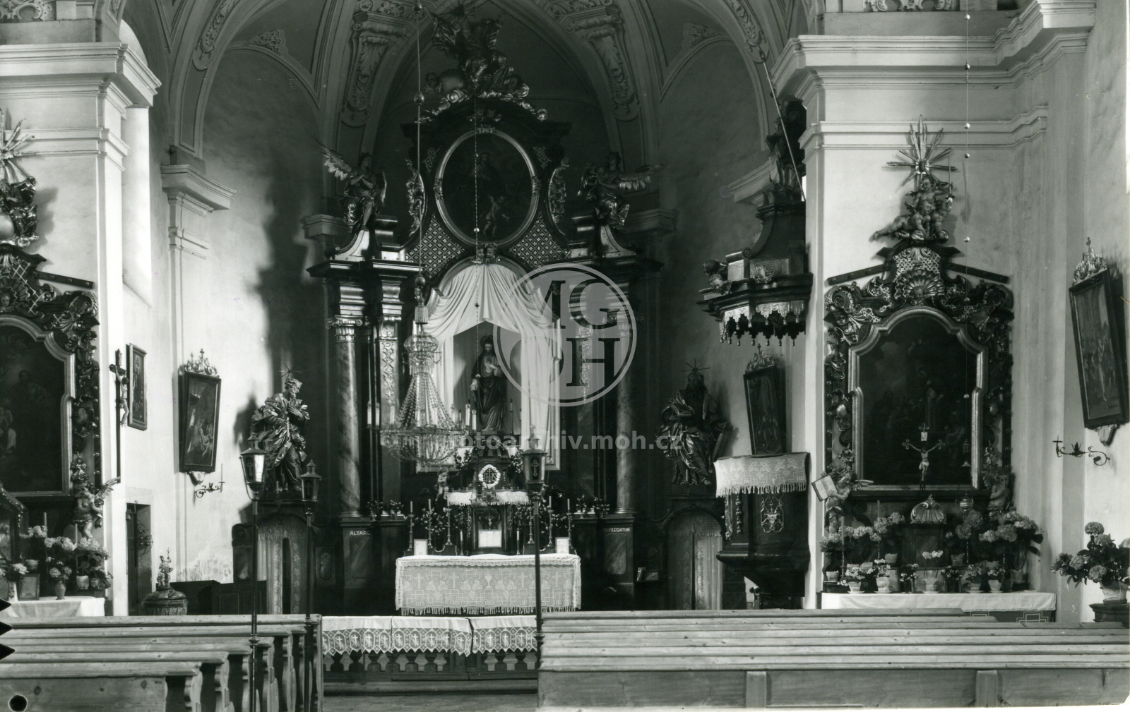 Fotografie - Vnitřek kostela