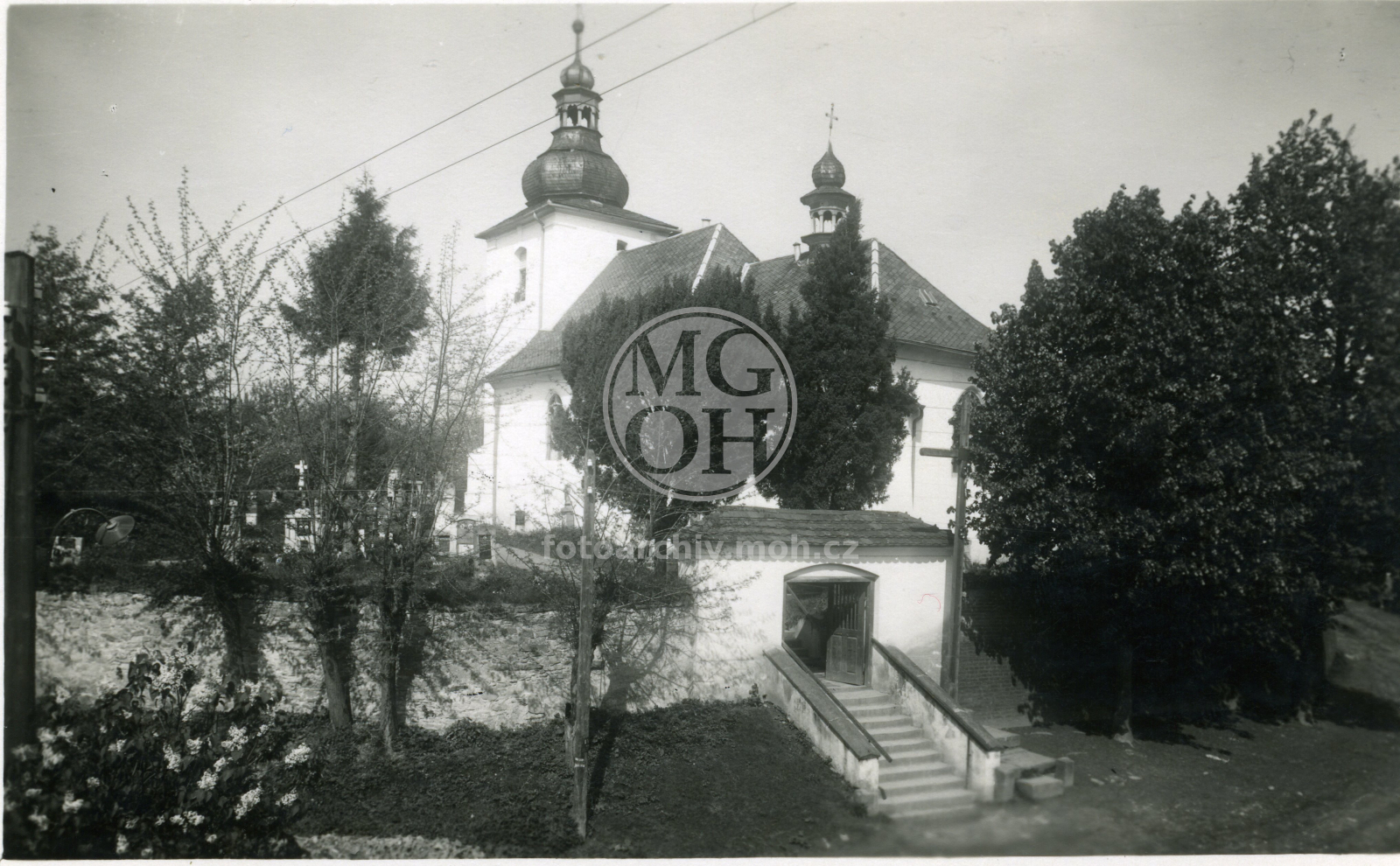 Fotografie - Kostel, hřbitov