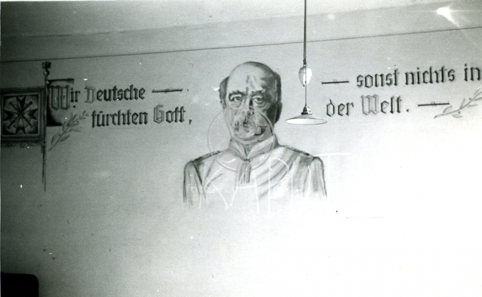 Fotografie - Malby na zdech po odchodu okupantů