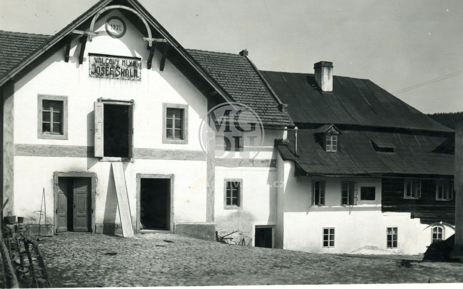 Fotografie - Válcový mlýn. Rodiště Josefa Düricha 
Osoba: Josef Dürich [český spisovatel, podnikatel a politik; 1847-1927]