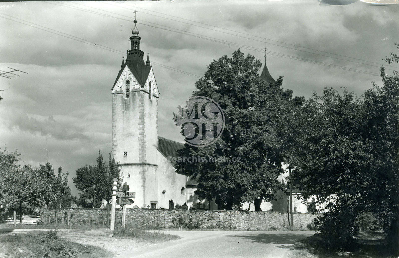 Fotografie - Kostel a hřbitov