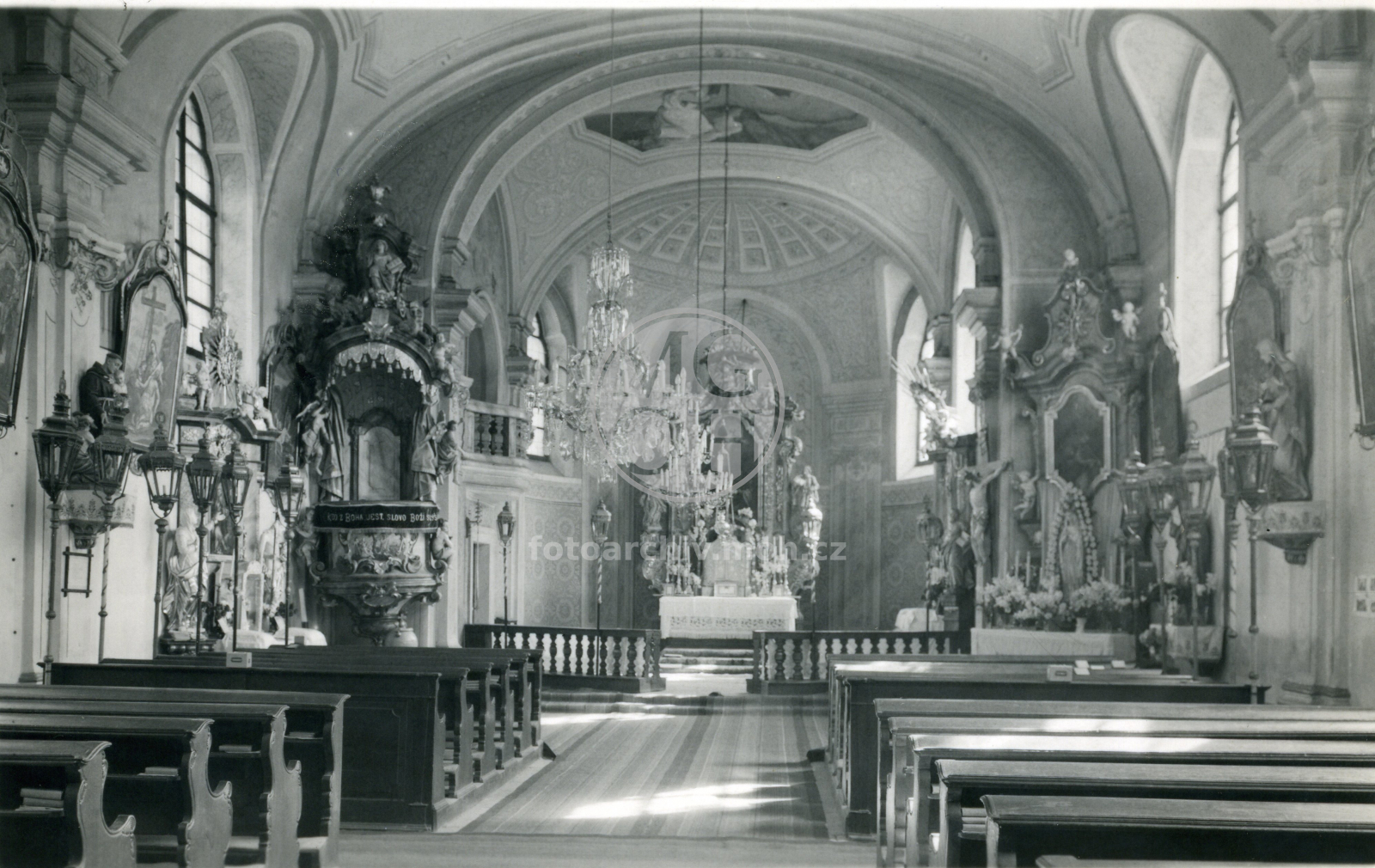 Fotografie - Vnitřek kostela