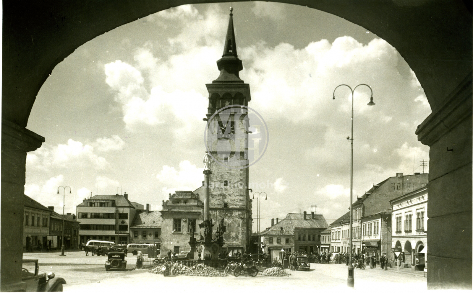 Fotografie - Náměstí, radnice (pohled od východu)