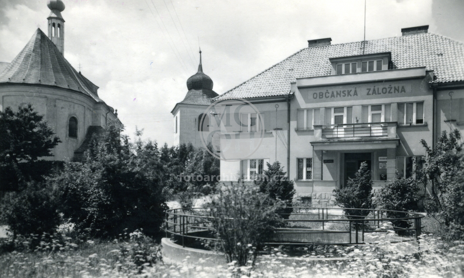 Fotografie - Záložna a kostel