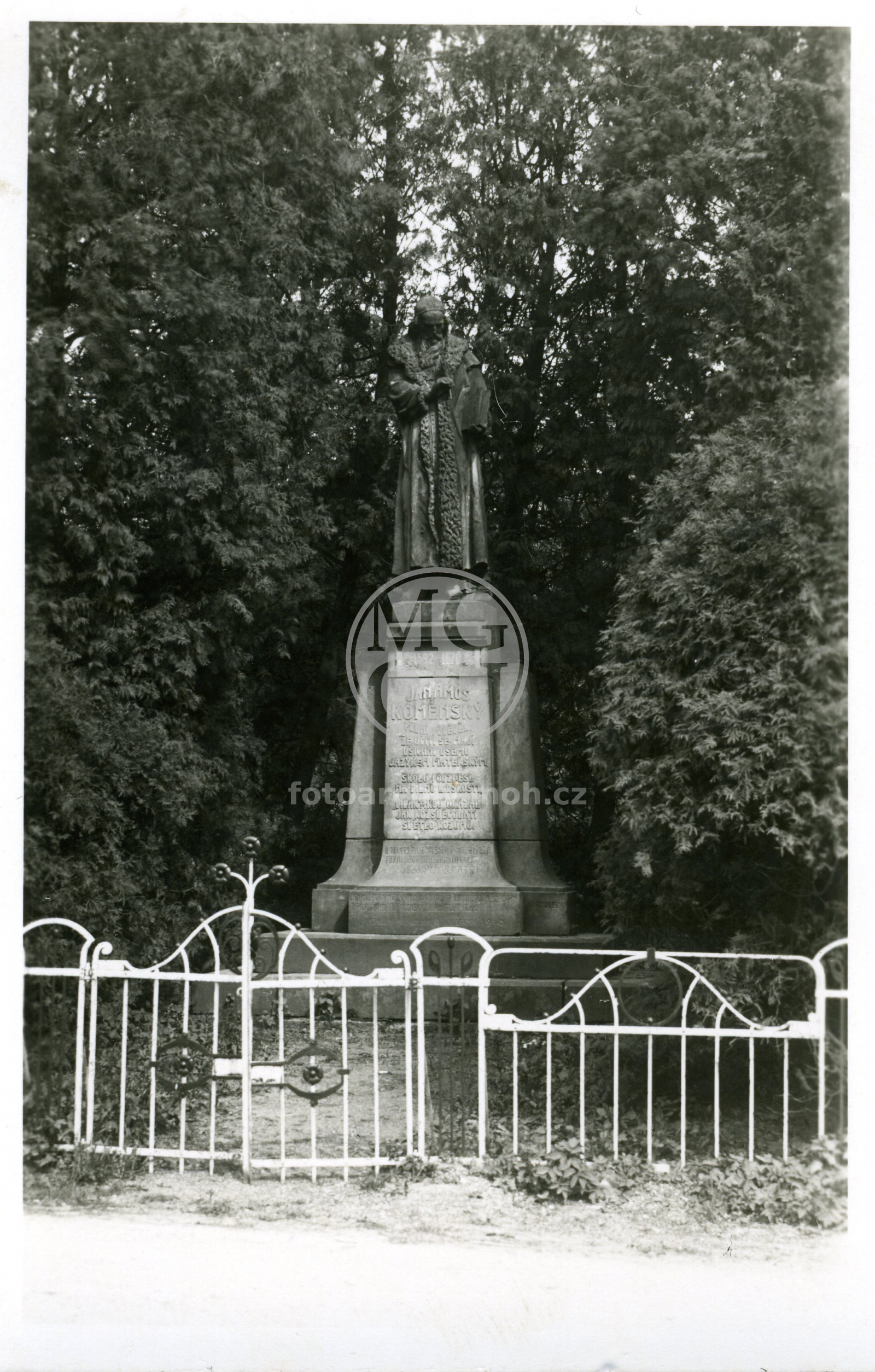Fotografie - Pomník Komenského