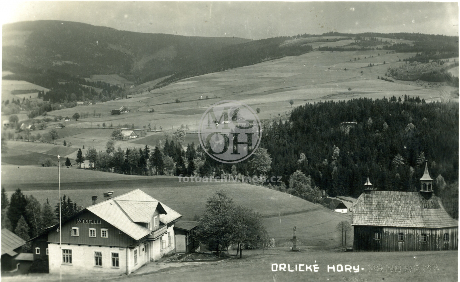 Fotografie - Panorama a kaple