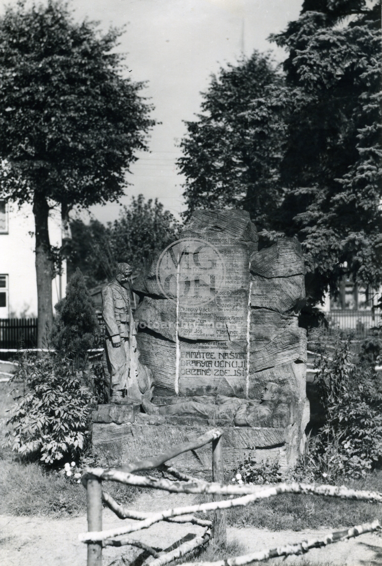 Fotografie - Pomník padlých