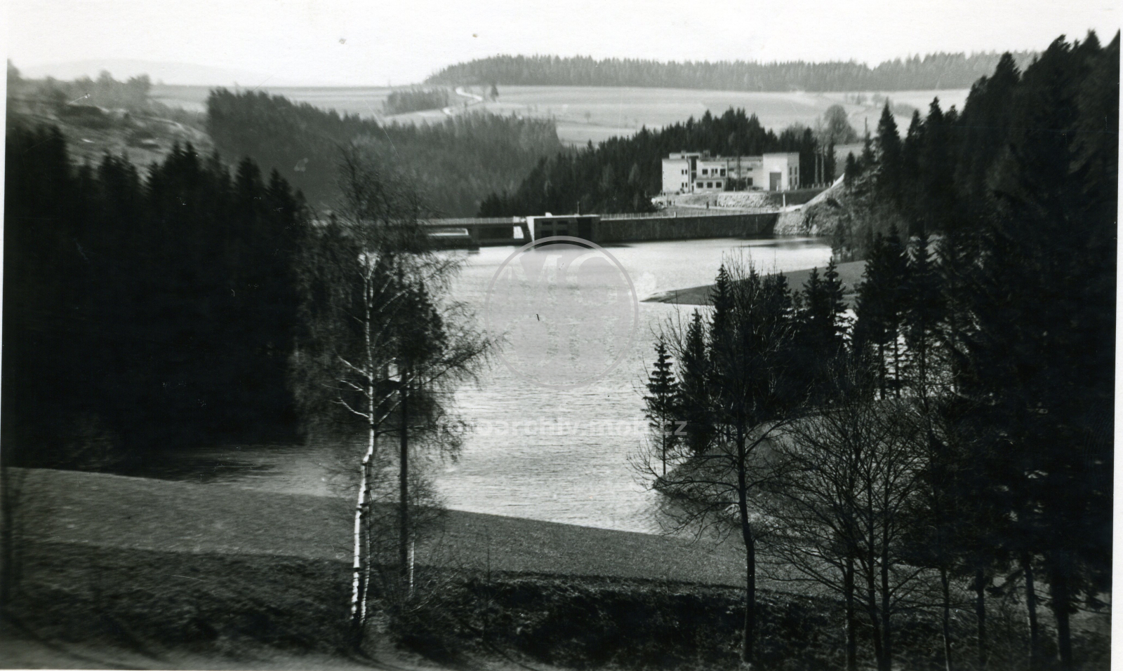 Fotografie - Přehrada - Celkový  pohled s hrází