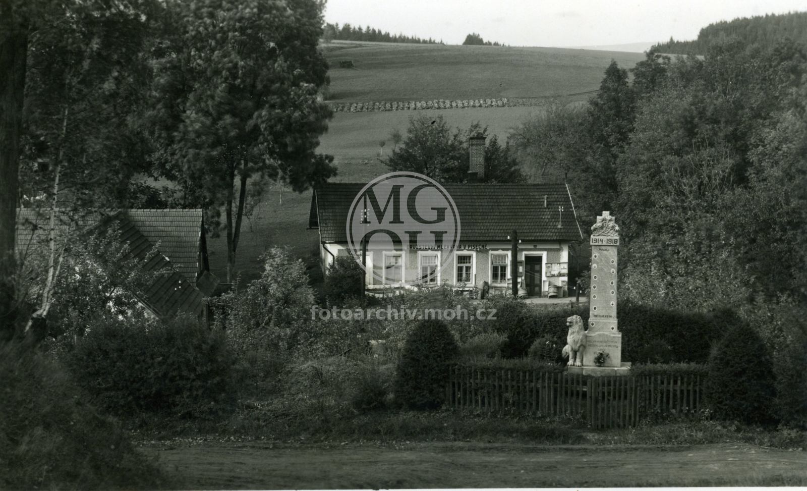 Fotografie - Pomník padlým