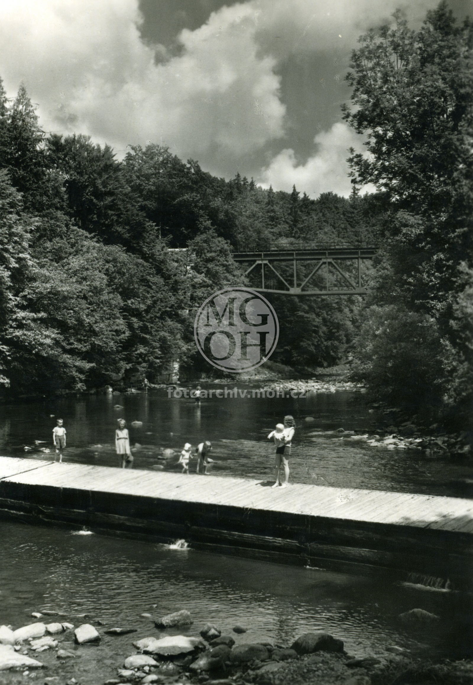 Fotografie - U splavu