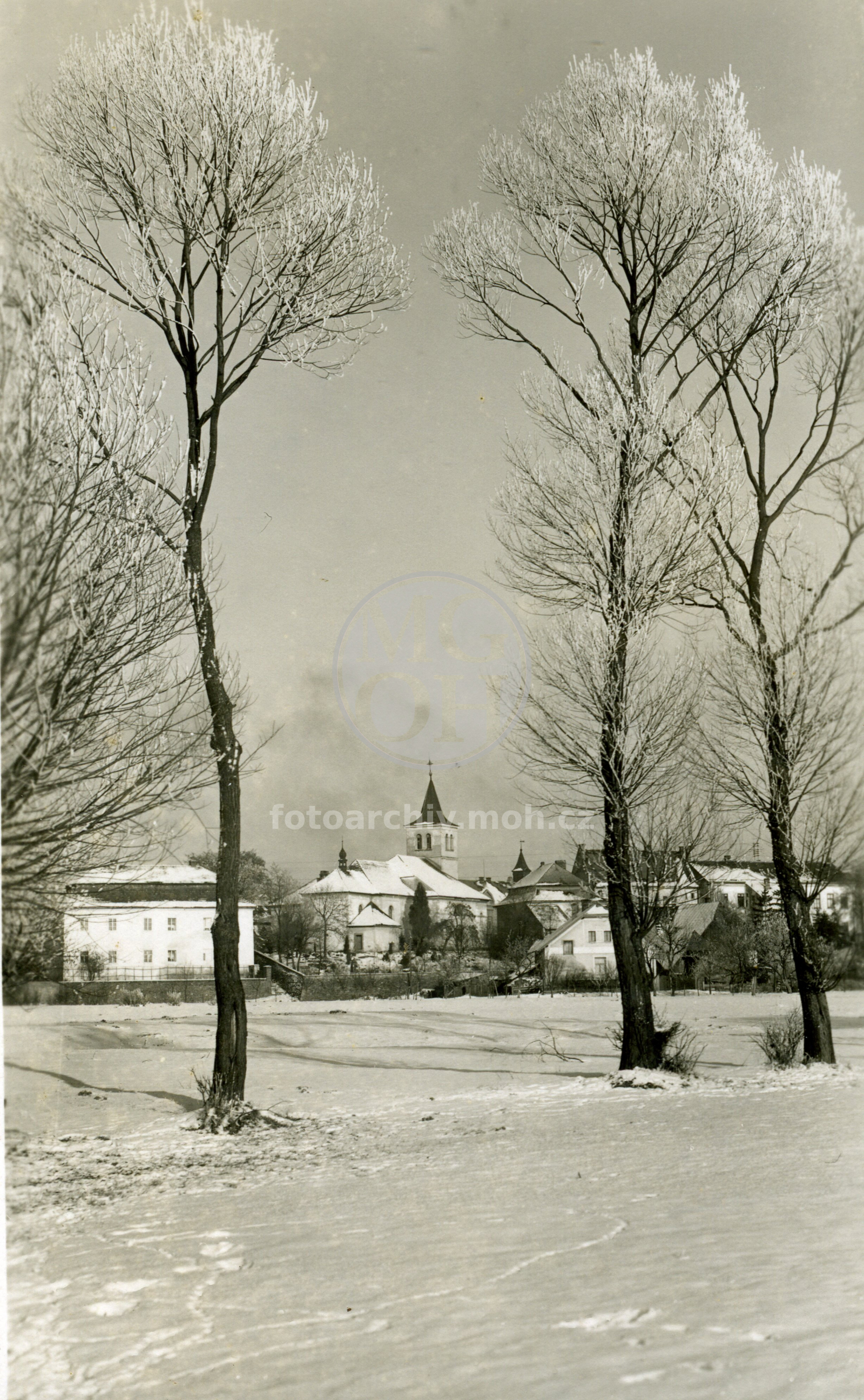 Fotografie - Kostel a fara - v zimě