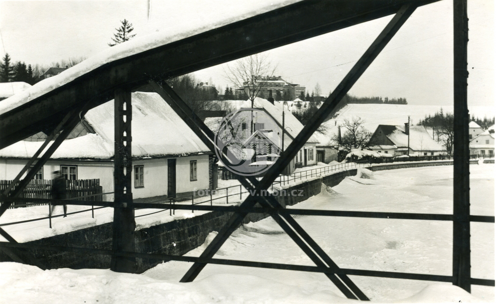 Fotografie - Celkový  pohled v zimě - nábřeží