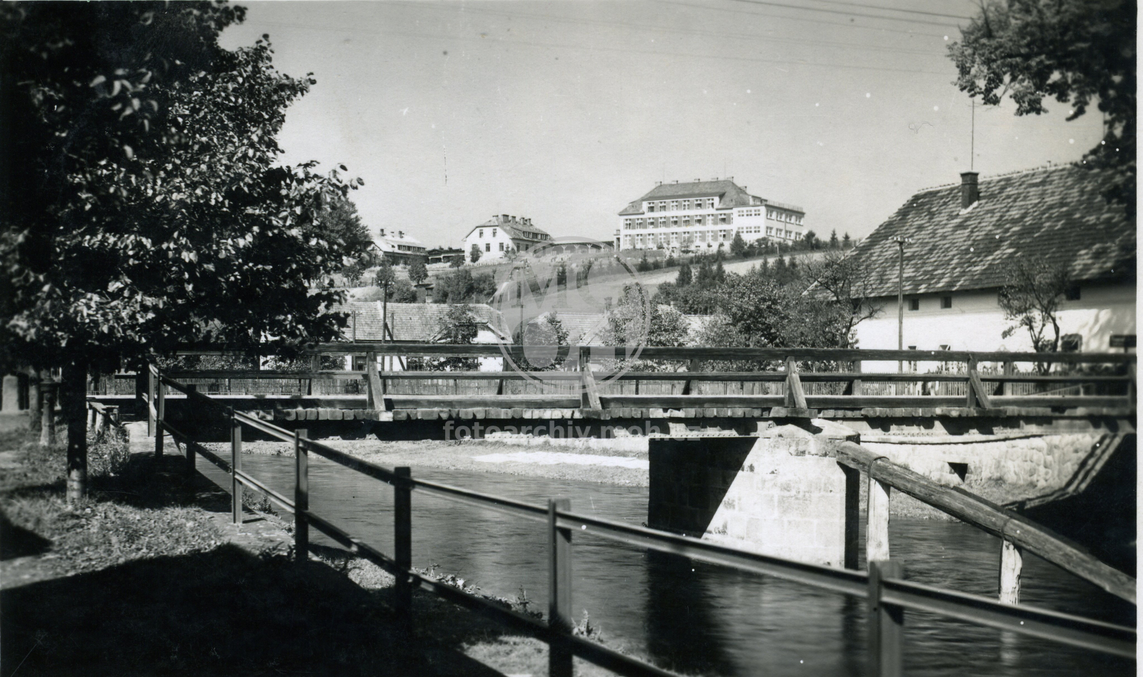 Fotografie - Albertinum - pohled od řeky (mostu)