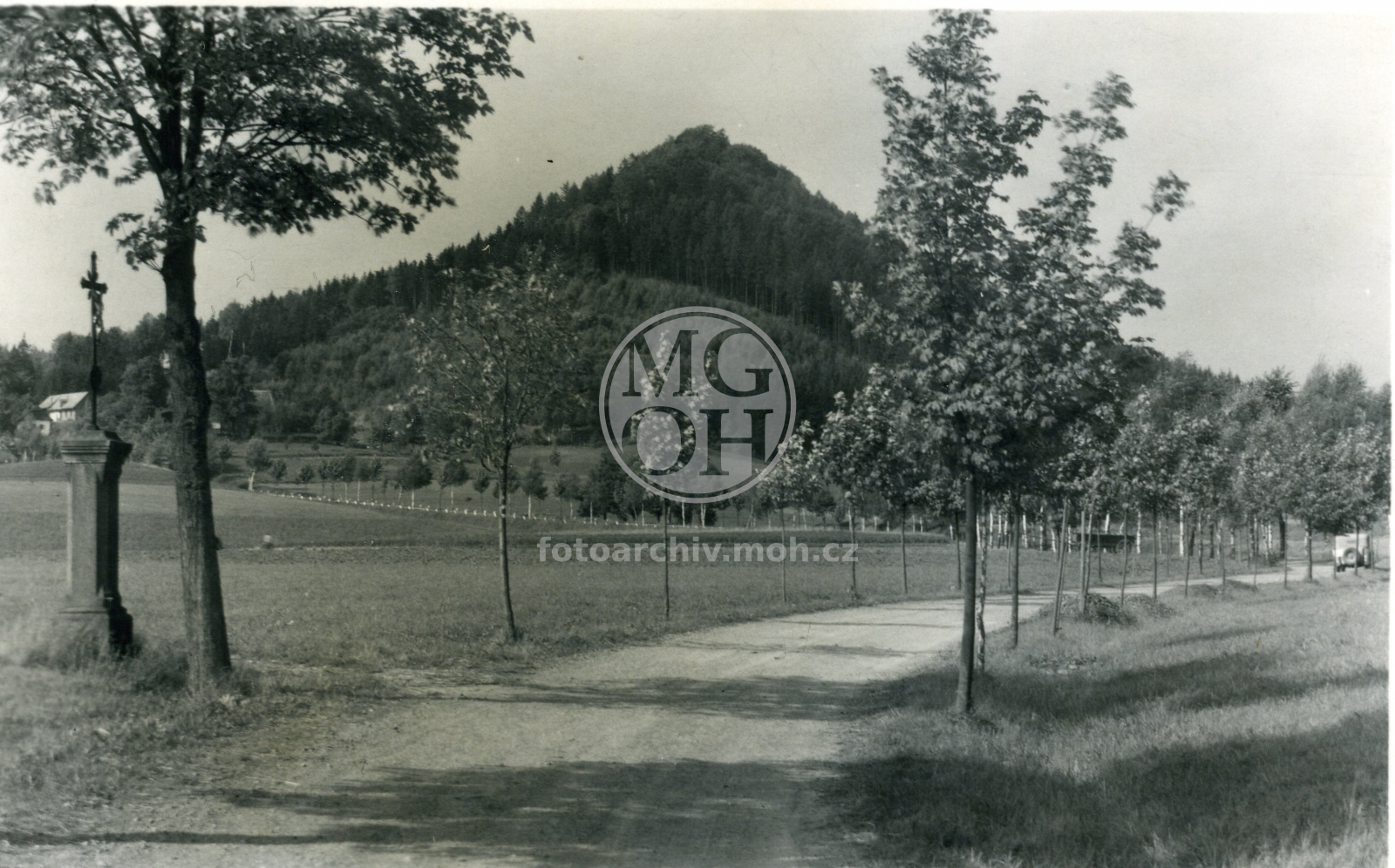 Fotografie - Celkový pohled a boží muka