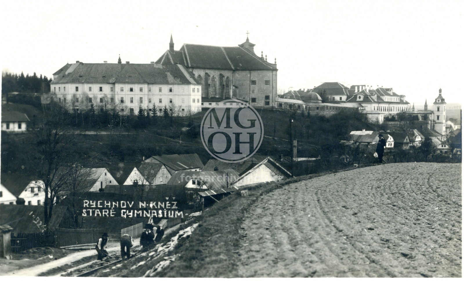Fotografie - Piaristické gymnasium a kostel Nejsvětější Trojice