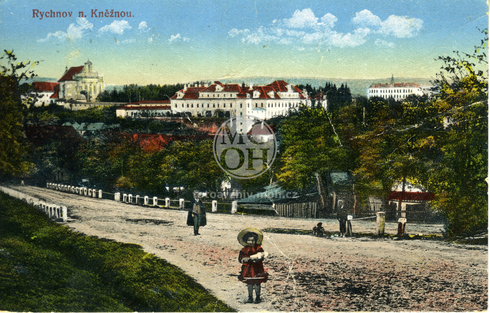 Fotografie - Pohled na zámek a kostel Nejsvětější Trojice